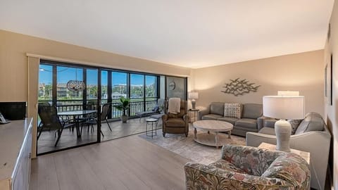 Welcome home to Doveplum 620!