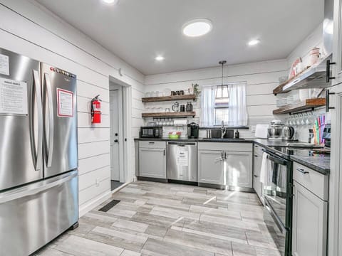 Simple, sleek, and fully stocked—this kitchen is just waiting for you to bring it to life.