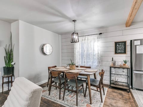 Family meals, card games, or planning tomorrow’s adventures? Do it all around this table.