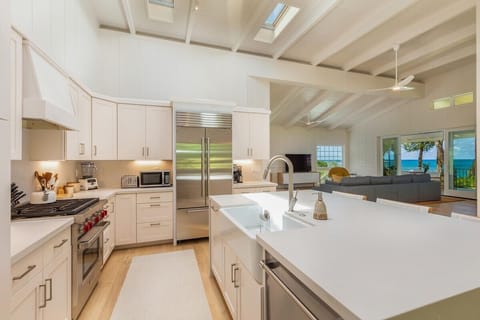 House, 3 Bedrooms | Private kitchen | Fridge, coffee/tea maker, toaster