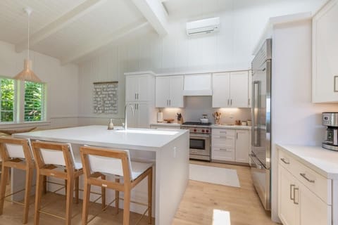 House, 3 Bedrooms | Private kitchen | Fridge, coffee/tea maker, toaster