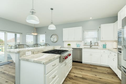 Fully stocked kitchen w/ all of the dishware, cookware and bakeware you'll need.