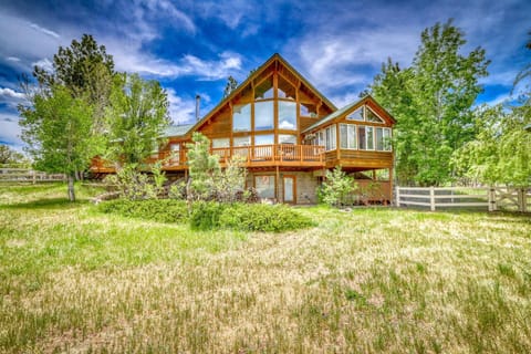 Welcome to Monte Vista Retreat! A stunning 4 bedroom 3 bath luxury family home that sleeps 10- Plus, wonderful views and a fabulous hot tub to enjoy!