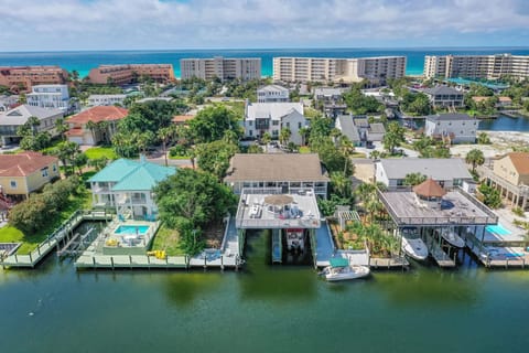 Welcome to Destin-A-tion on the Water