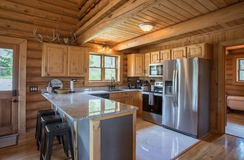 Kitchen ( Main Floor) 