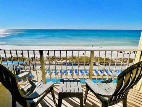 Great beachside balcony, 2 Pools, Hot Tubs, Tiki Bar! 
5th Floor 2BD/2BA