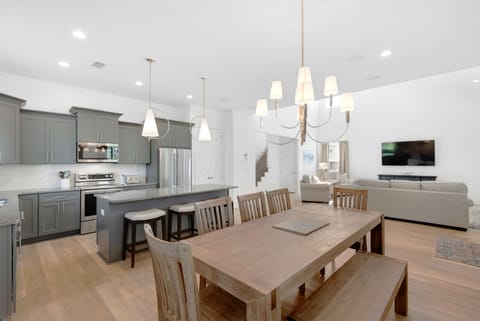 Dining Table seats 8 - more room at the Eat in Bar