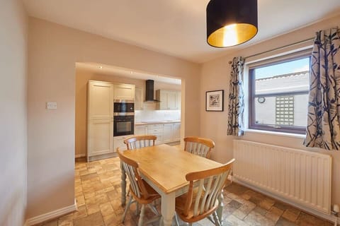 Wood Street Cottage, Barnard Castle - Host & Stay