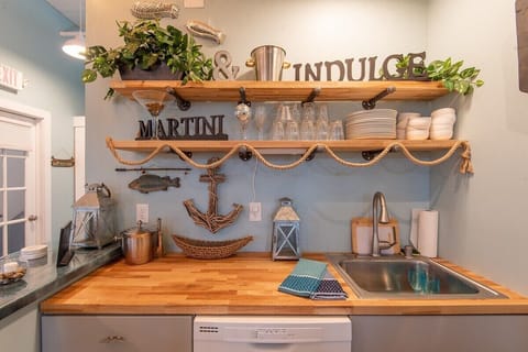 Kitchen area with dishwasher