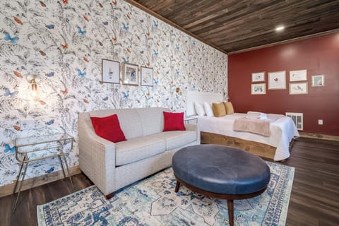 "The rooms were spacious and clean, with beautiful decor and a cozy atmosphere."