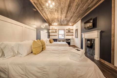 "Girls weekend in Prescott. Had a wonderful time in your quaint, but fun little town. Our accommodations were great. Will be coming back next year for another fun weekend." Review Connie H.