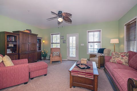Sunset Island 7-Living-Area