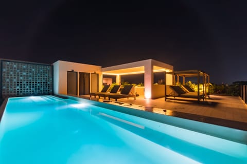 Rooftop pool