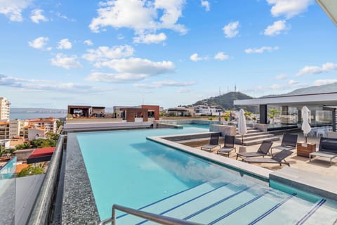 Stay at the best stylish 1-bedroom condo in the Romantic Zone