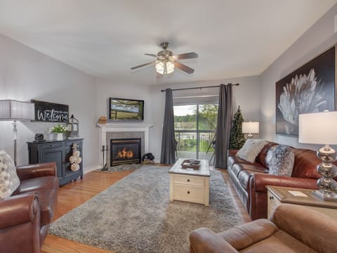 Welcome to River Sounds - Plenty of sumptuous seating and a view to the balcony add to the spacious feel of this mountain condo.