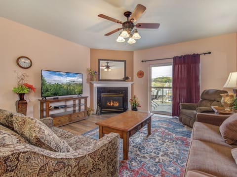 Welcome Creekside Hideaway - So much comfort, so much to please the eye, so much to do, so close to everything!
