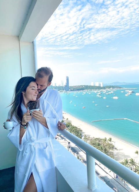 Ocean Panorama Suite | Premium bedding, pillowtop beds, free minibar items, desk