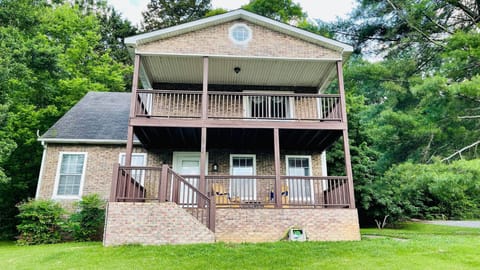 2 stories house with 2 front porches and and a large back yard, perfect for you.