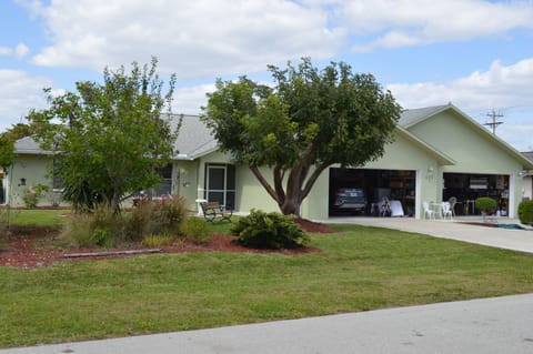 Guests will have use of one of the garages. The other is owners storage.
