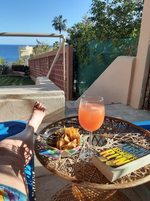 its 5 O'Clock somewhere🕶🎼🎵🎶🎵