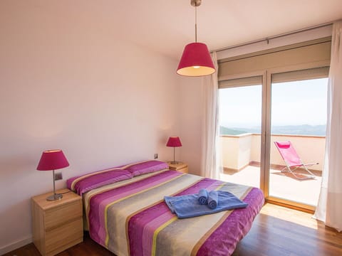 Furniture, Property, Comfort, Bed Frame, Wood, Textile, Lighting, Pillow, Lamp, Interior Design