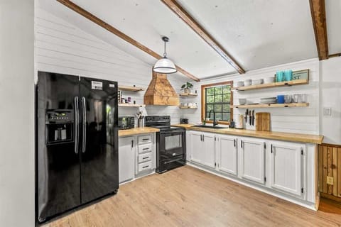 Beautiful, stocked kitchen