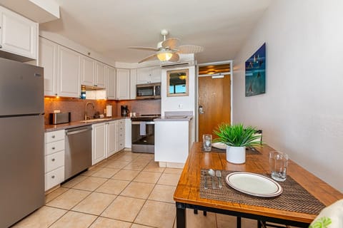 Spacious kitchen to create Maui meals!