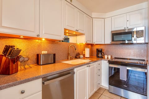 Fully equipped kitchen with all the home chef should need