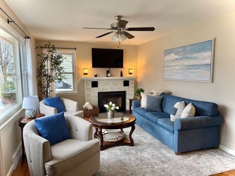 LIVING ROOM:  The gorgeous living room!