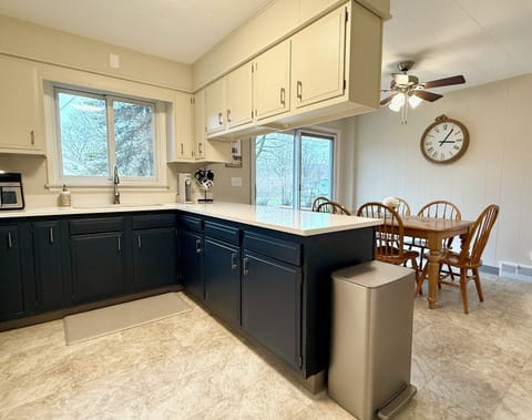 KITCHEN:  Modern full kitchen with all appliances, except for a dishwasher.