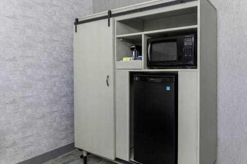 Premium bedding, down comforters, pillowtop beds, desk