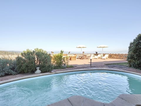 Water, Sky, Plant, Swimming Pool, Azure, Tree, Natural Landscape, Leisure, Landscape, Shade