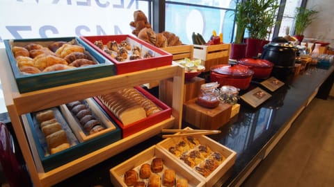 Daily buffet breakfast for a fee