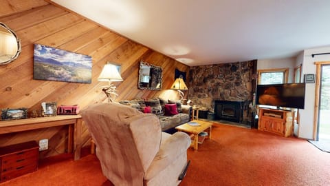 Living Room, Room, Indoors, Couch, Furniture