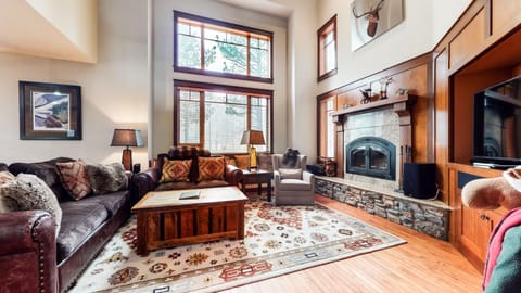 Living Room, Room, Indoors, Furniture, Home Decor