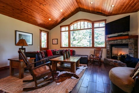 Flooring, Living Room, Room, Indoors, Hardwood