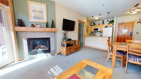 Screen, Indoors, Living Room, Room, Fireplace