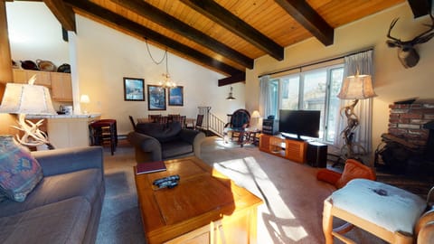 Living Room, Room, Indoors, Flooring, Couch
