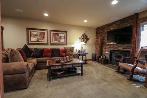 Room, Living Room, Indoors, Furniture, Couch