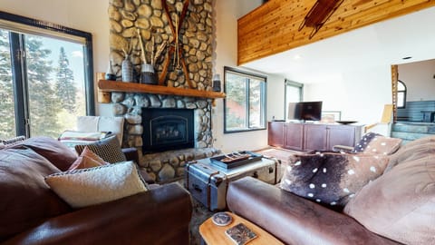 Living Room, Indoors, Room, Furniture, Couch