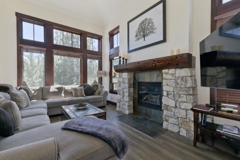 Living Room, Indoors, Room, Couch, Furniture