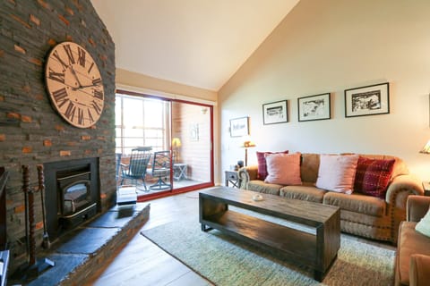 Living Room, Room, Indoors, Couch, Furniture
