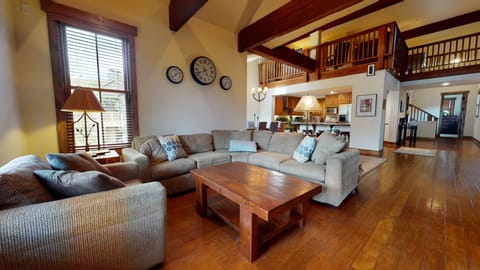 Flooring, Hardwood, Furniture, Couch, Room