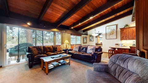 Living Room, Room, Indoors, Couch, Furniture