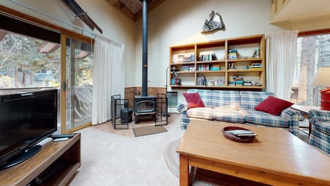 Furniture, Room, Living Room, Indoors, Flooring