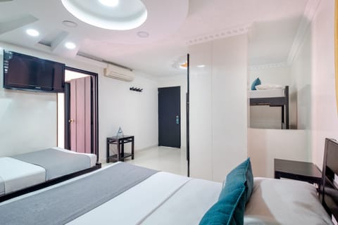 Family Room | Hypo-allergenic bedding, free WiFi, bed sheets