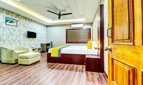 Standard Room | Desk, iron/ironing board (on request), WiFi (free), bed sheets