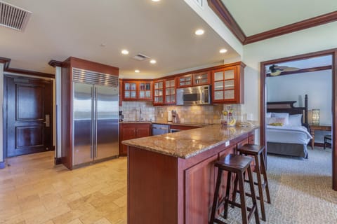Gourmet Kitchen - Beautiful, fully stocked kitchen
