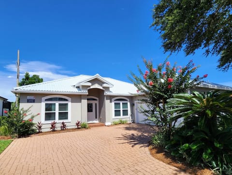 property exterior, property entrance, driveway, garage, foliage
