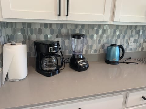 Coffee maker, blender, hot water heater, kitchen towel are provided